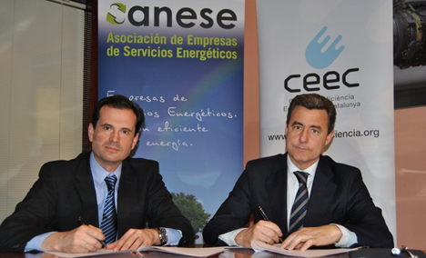 Carles Albà y Cortijo, presidente de CEEC, y Rafael Herrero Martín, presidente de ANESE, firmando el acuerdo de colaboración