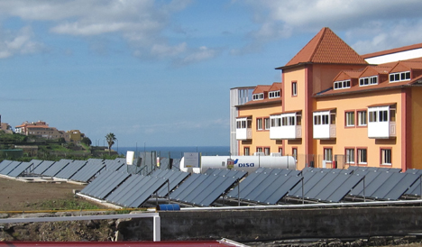 Cubierta captadores solares Vaillant para la Fudación Hogar Santa Rita