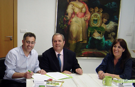 Firma del acuerdo entre Ambilamp y el Consorcio Almanzora-Levante-Vélez