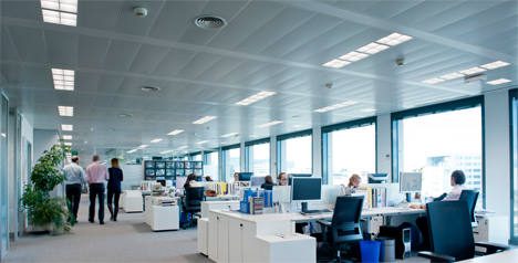 Nueva iluminación eficiente en las oficinas centrales de Philips