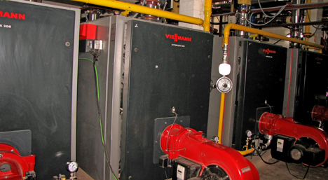 Sala de máquinas de Viessmann en la District Heating de Cuenca