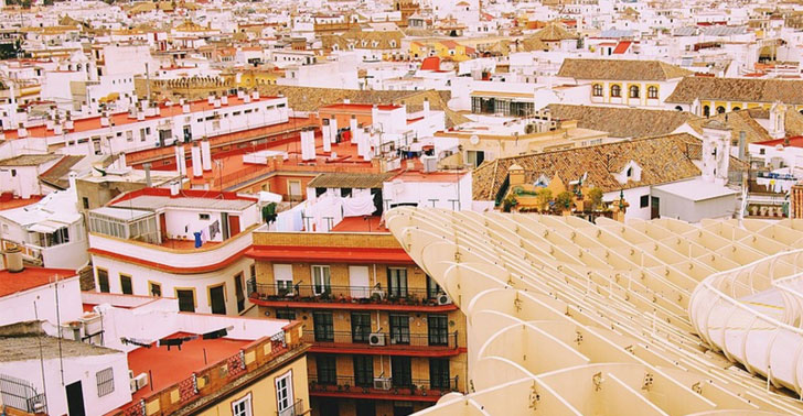 Imagen de edificios de Sevilla tomada en el espacio Metropol Parasol