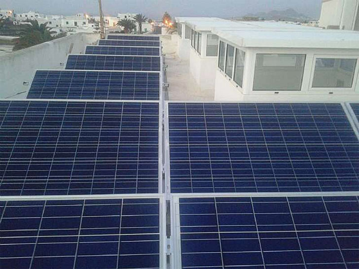 El Consorcio del Agua del Cabildo de Lanzarote concede una instalación fotovoltaica de autoconsumo para la Casa de la Cultura del Ayuntamiento de Tinajo. 