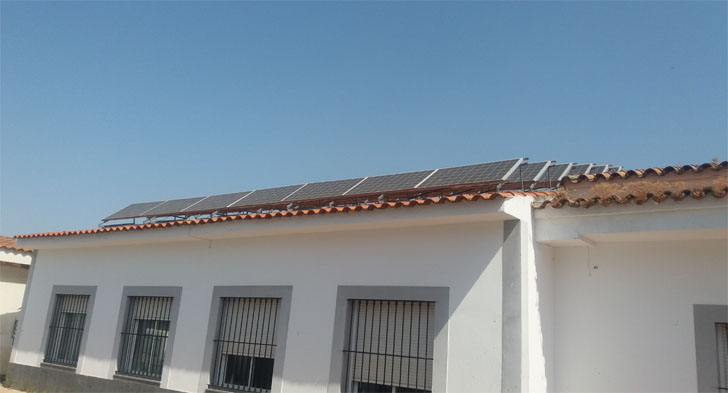 Diputación de Badajoz realiza una aditoría para detectar las actuaciones prioritarias en materia de eficiencia energética en los ayuntamientos de la provincia. Instalación de autoconsumo. 