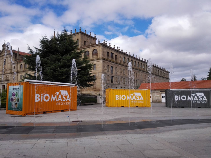 La exposicion itinerante divugativa Biomasa en Tu Casa de Avebiom e IDAE llega a Galicia. Monforte de Lemos (Lugo).