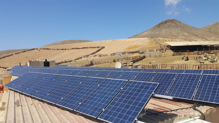 Instalación fotovoltaica para autoconsumo en una granja caprina de Fuerteventura instalada por empresa Cambio Energético. 