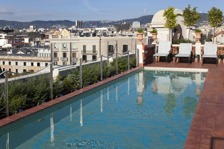 Buderus suministra energía para calefacción y acs en el Palace Hotel Barcelona. Piscina.