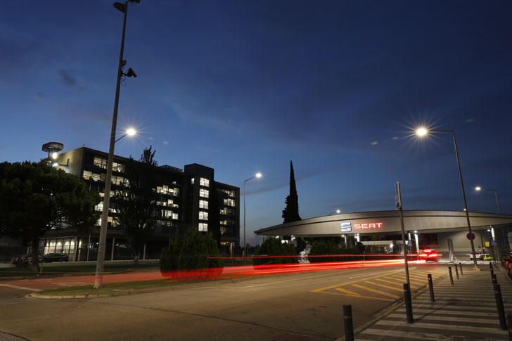 Seat firma un acuerdo con Philips Lighting para cambiar todo el alumbrado exterior de su fábrica de Martorell por iluminación LED. 