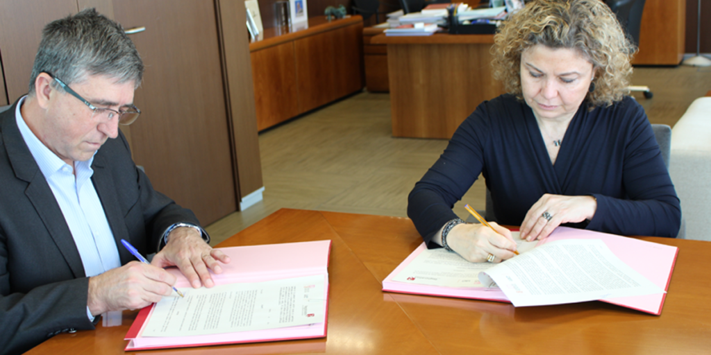 Firma del acuerdo IVACE/Colegio de Registradores de la Comunidad Valenciana para controlar la certificación energética de viviendas en venta o alquiler.