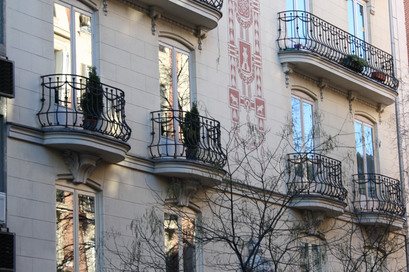 Ventanas en la fachada de un edificio residencial de Madrid.