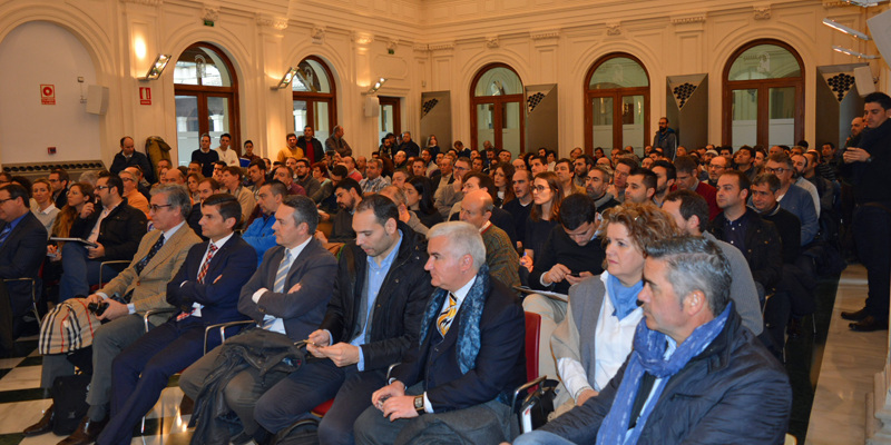 Público asistente a una jornada informativa sobre adhesión al Programa Desarrollo Energético Sostenible de Andalucía.