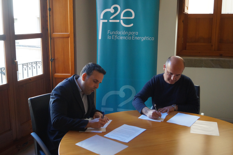 Fundación f2e y Colegio de Administradores de Fincas firmando un acuerdo sobre eficiencia energética.