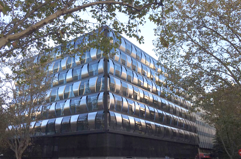 Edificio BlueBuilding de Grupo Zurich que ha obtenido la Calificación Energética A gracias a la tecnología de climatización de Mitsubishi Electric. 