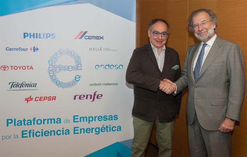 Arturo Molinero, director de Recursos Humanos de Carrefour y el Director General de Comercialización de Endesa, Javier Uriarte.