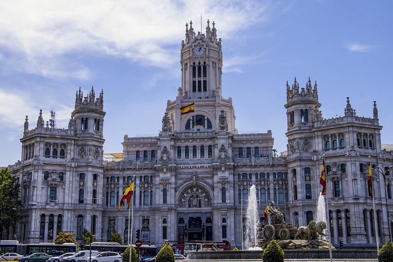 Fachada del Ayuntamiento de Madrid y Plaza de Cibeles.