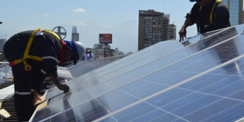 Gobierno de Chile instala 300 plantas fotovoltaicas en edificios públicos