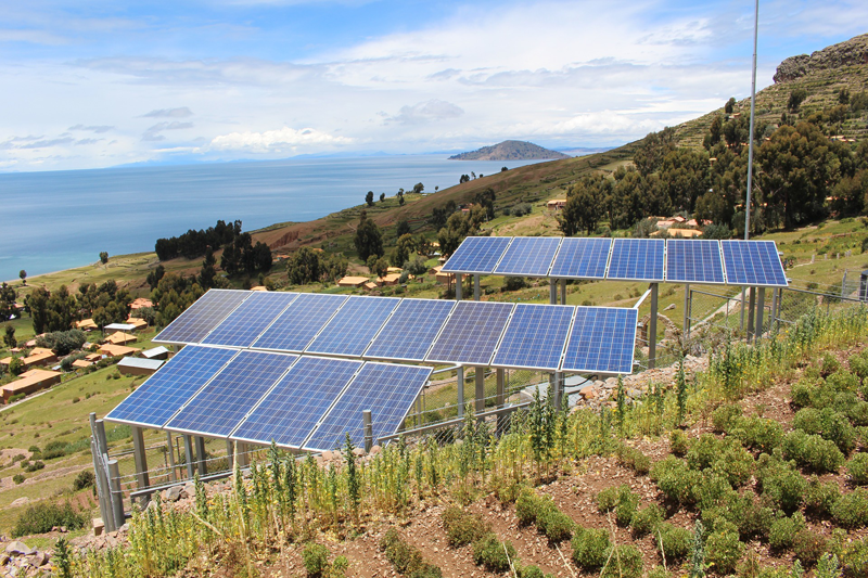 Instalación solar fotovoltaica rural.