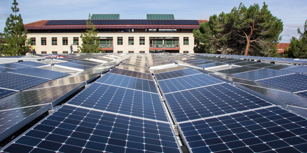 Instalación fotovoltaica en la Universidad de Stanford.