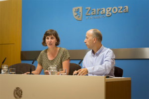 Teresa Artigas y Carmelo Asensio, en rueda de prensa del Ayuntamiento de Zaragoza.