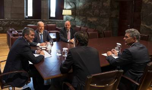 Reunión del presidente de Gobierno de Canarias con representantes de Endesa. 