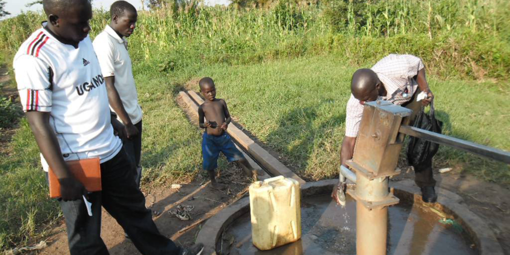 Toshiba ha rehabilitado los pozos de agua potable en el distrito de Kole, al norte de Uganda.