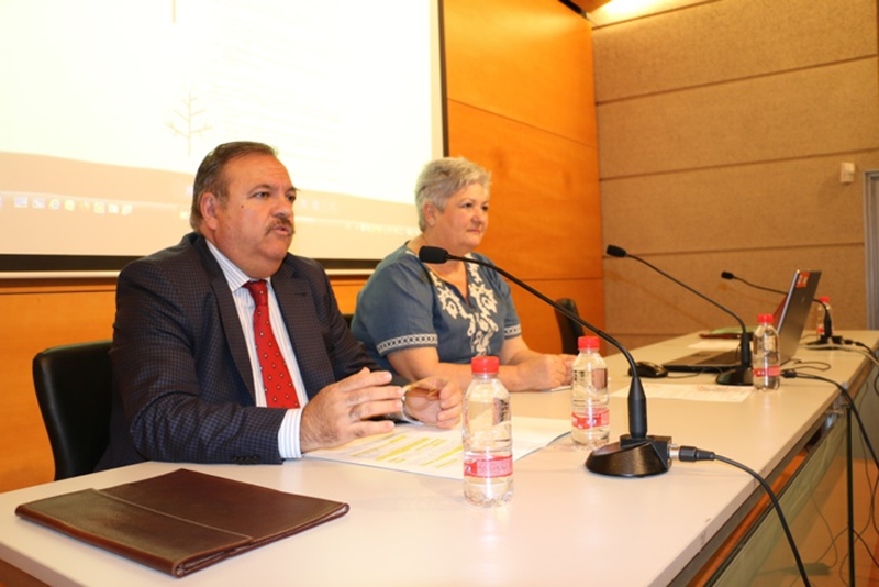 José Ortega, presidente de APADGE; y Mª Ángeles Blanco, diputada de Asistencia a Municipios y Medio Ambiente de la Diputación de Granada. 