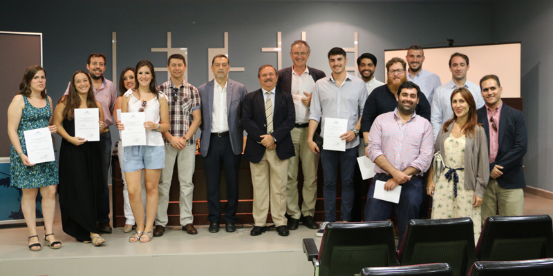 Alumnos que han recibido los diplomas del Curso de Gestores Energéticos de Apadge y la Universidad de Sevilla.