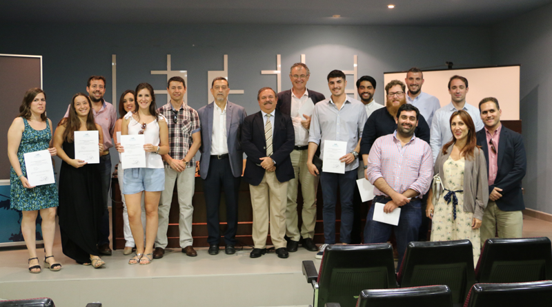 Alumnos que han recibido los diplomas del Curso de Gestores Energéticos de Apadge y la Universidad de Sevilla. 