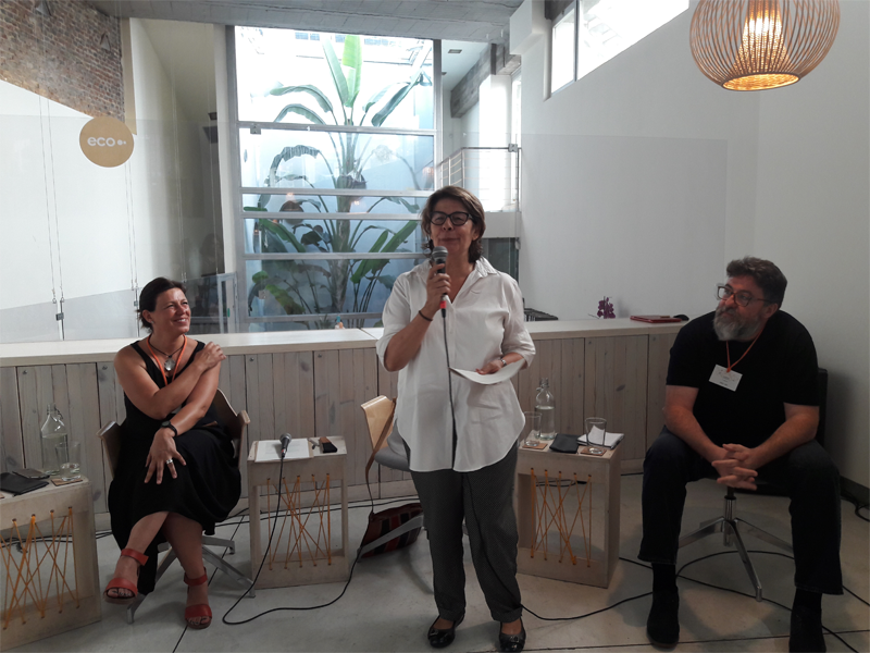 Inés Sabanés explica la experiencia 50/50 en el Congreso Ecooolocal. 