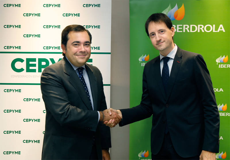 Representantes de Iberdrola y Cepyme tras firmar el acuerdo de colaboración en materia de asesoramiento sobre eficiencia energética para pymes y autónomos. 