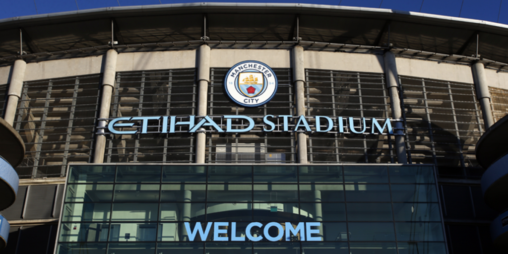 Fachada del estadio de fútbol Manchester City