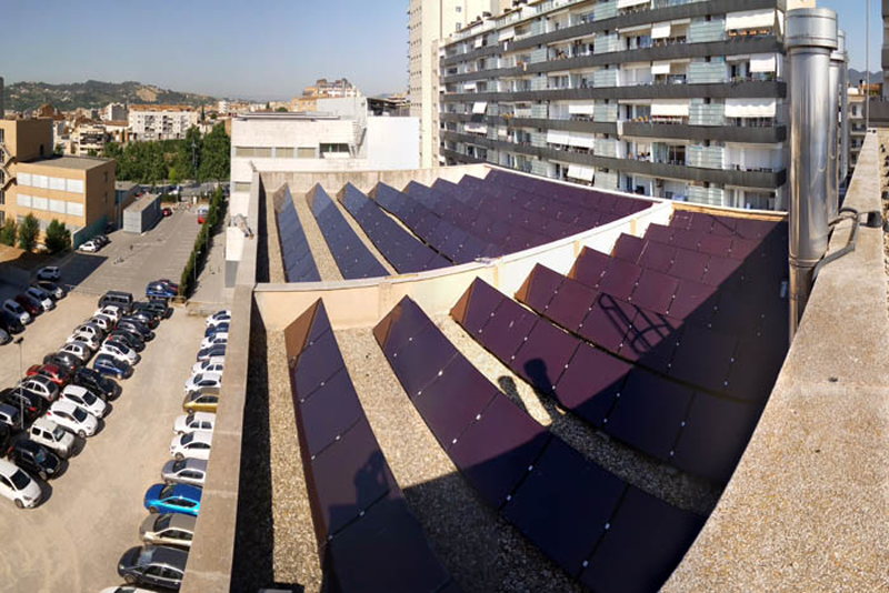 Instalación solar fotovoltaica sobre la cubierta de un edificio del Campus Terrassa, UPC.