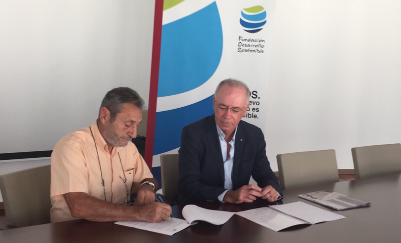 Firma del acuerdo entre Ayuntamiento de Murcia y Fundación Desarrollo Sostenible para promver la eficiencia energética en los colegios.