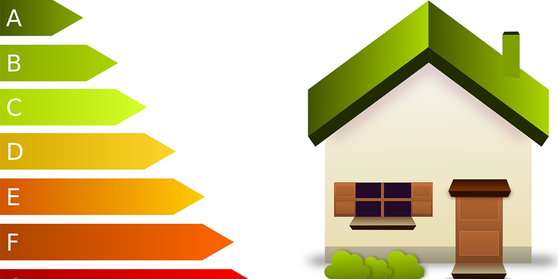 Infografía que muestra una casa y etiquetado de eficiencia energética.