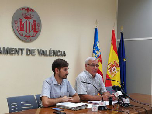 Rueda de prensa en el ayuntamiento de Valencia para presentar el nuevo contrato de suministro eléctrico. 