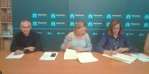 Firma del acuerdo de colaboración entre Junta de Casatilla y León y la Diputación de Palencia.