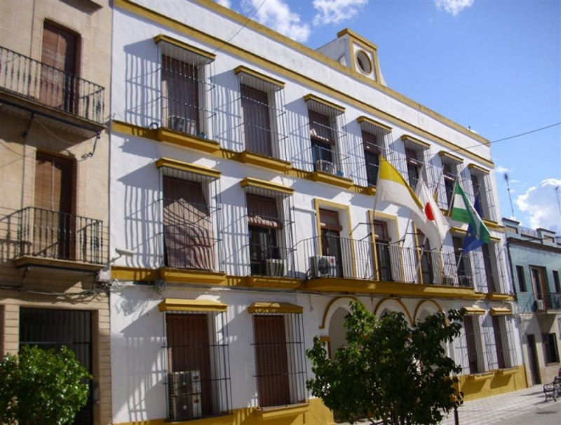 Fachada del ayuntamiento de Coria del Río. 