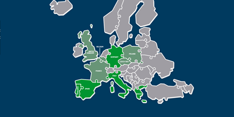 Pantallazo de la página de inicio de la web del programa "Innovación social para hacer frente a la Pobreza Energética". Sobre un fondo azul hay un mapa de Europa.