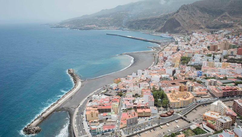 Vista aérea de Santa Cruz de La Palma. De CarlosAciego93 - Trabajo propio, CC BY-SA 4.0, https://commons.wikimedia.org/w/index.php?curid=46476375