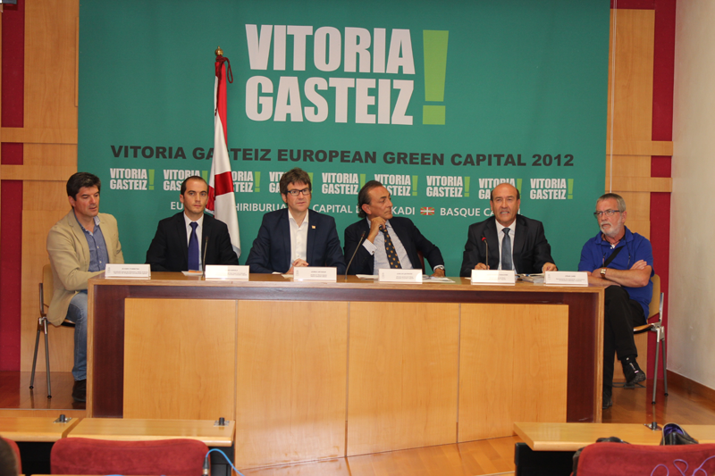 Rueda de prensa en el Ayuntamiento de Vitoria-Gasteiz para presentar el Proyecto SmartEnCity. 