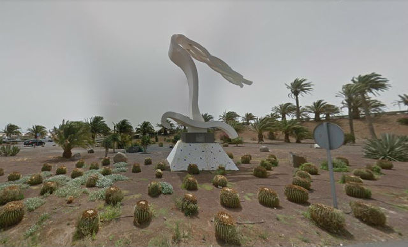 Uno de los monumentos de la Autopista GC-1 de Gran Canaria. 
