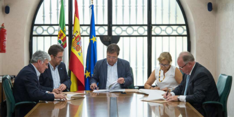 Extremadura firma un protocolo para convertir los residuos forestales en biomasa