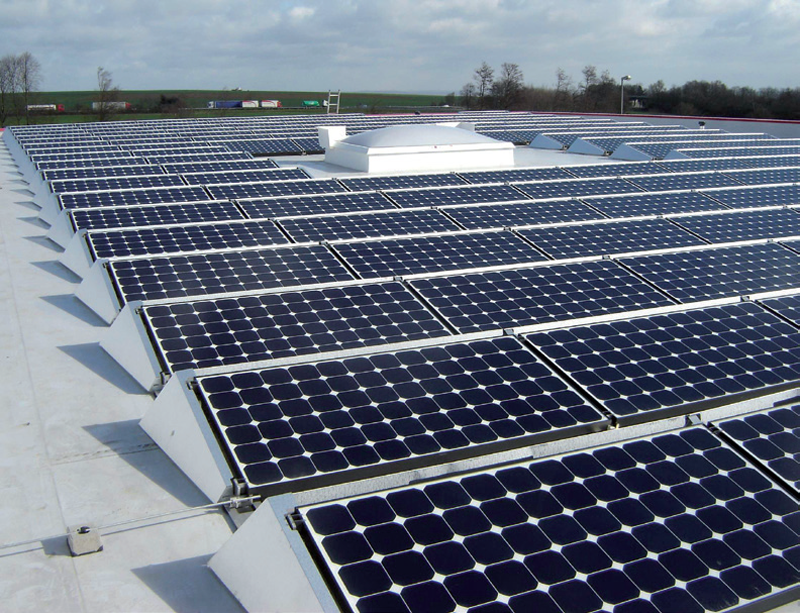 Paneles fotovoltaicos sobre cubierta. 