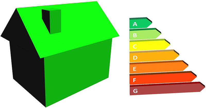 Infografía que representa una vivienda unifamiliar junto al etiquetado energético. 