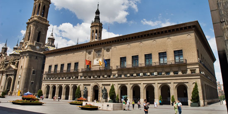 Fachada del Ayuntamiento de Zaragoza.