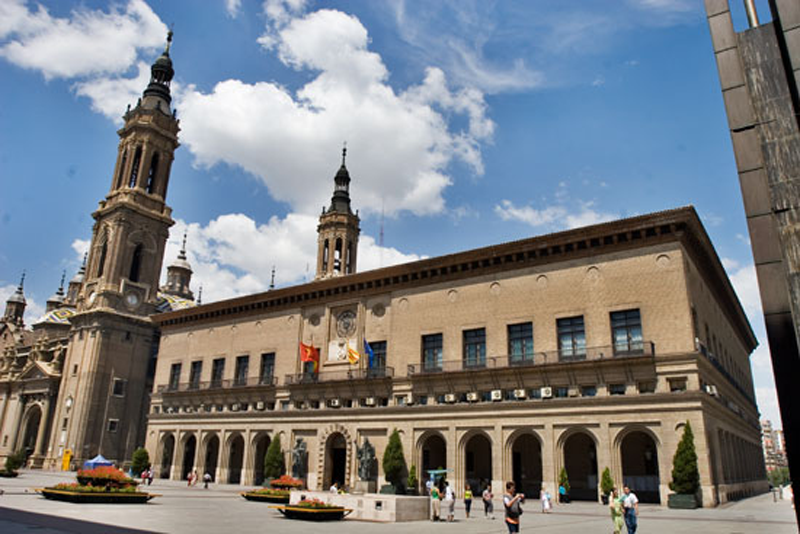 Fachada del Ayuntamiento de Zaragoza. 