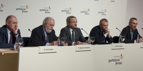 Arias Cañete declara que la descarbonización de la economia es un deber político