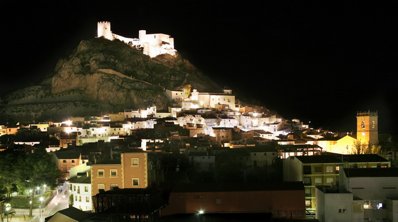 Panorámica nocturna de Castalla, en Alicante. 