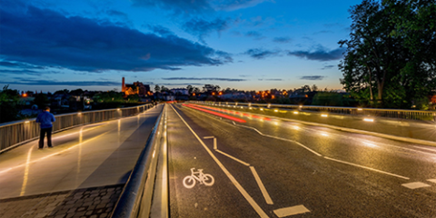 Schréder ilumina el nuevo puente de Kilkenny protegiendo el entorno histórico de esta ciudad irlandesa