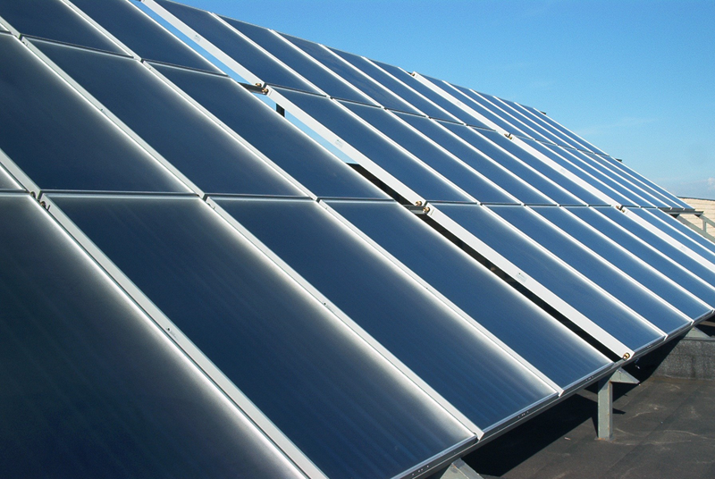 instalación solar sobre la cubierta de un edificio. 